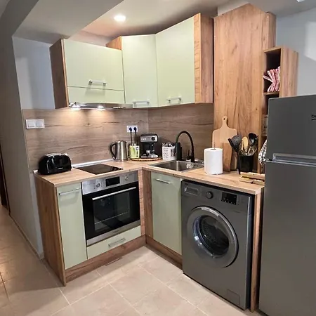 Cozy Brand New With Air Conditioner And Garden View